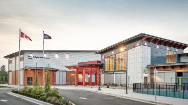 IKT Exterior Exterior photo of a new elementary school
